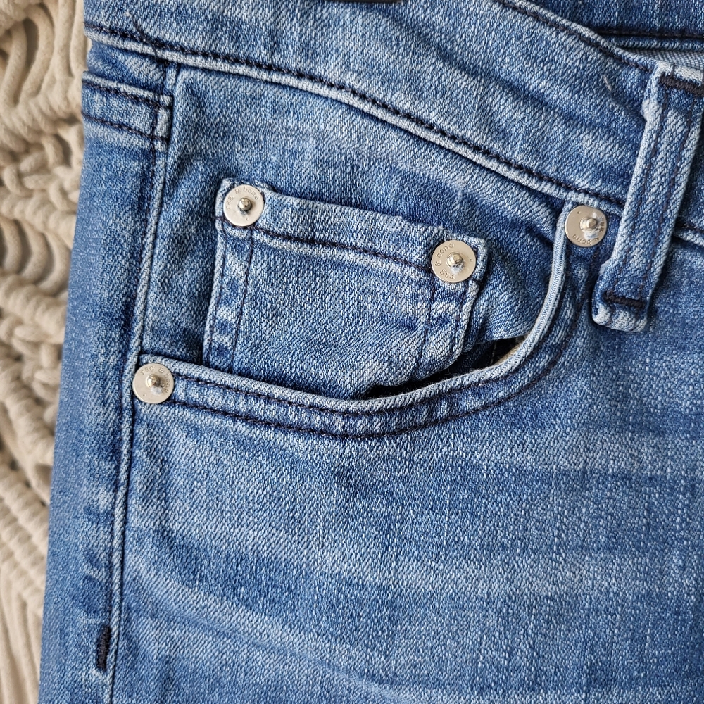 Rag & Bone capri skinny in the color Whitby lightweight jeans. Size 26 - Picture 7 of 13